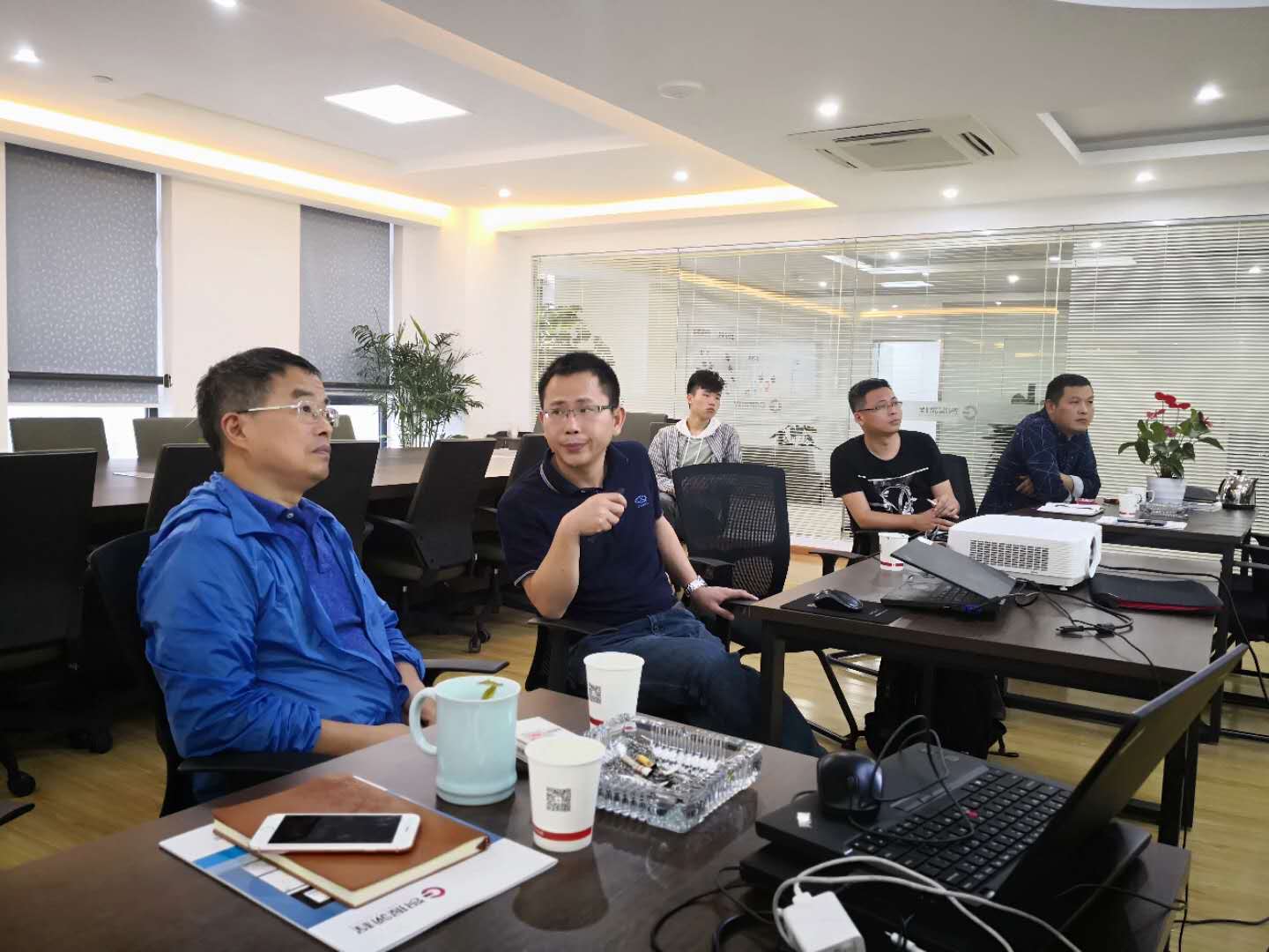 原浙江省公路管理局總工程師朱漢華前輩蒞臨我司指導(dǎo)工作